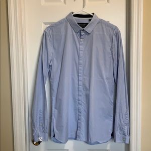 Men’s shirt in light blue, fit size M!
